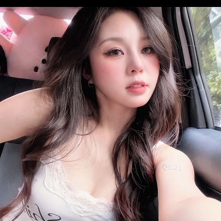 Ngọc Éng 프로필